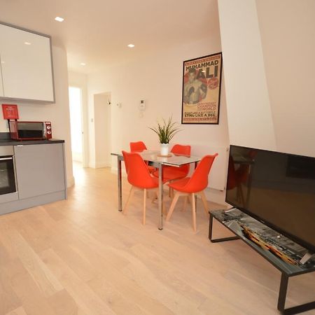 St Anne'S Court By Indigo Flats Apartment ลอนดอน ภายนอก รูปภาพ