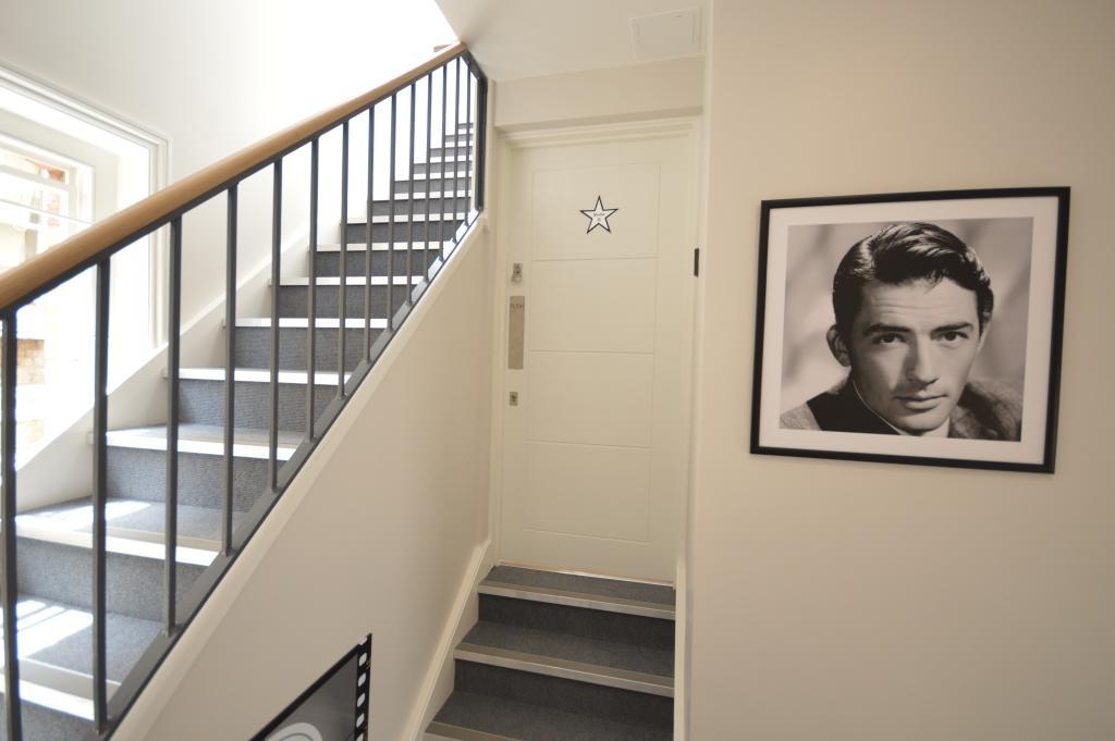 St Anne'S Court By Indigo Flats Apartment ลอนดอน ภายนอก รูปภาพ
